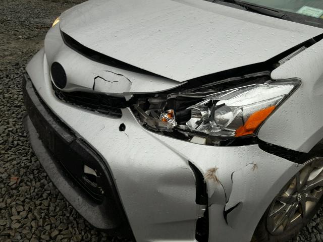 JTDZN3EU3FJ028402 - 2015 TOYOTA PRIUS V SILVER photo 9