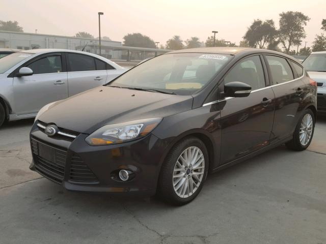 1FADP3N23EL375319 - 2014 FORD FOCUS TITA BLACK photo 2