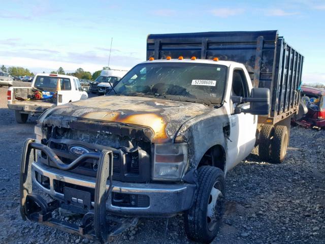 1FDAF57R28EB15732 - 2008 FORD F550 SUPER WHITE photo 2