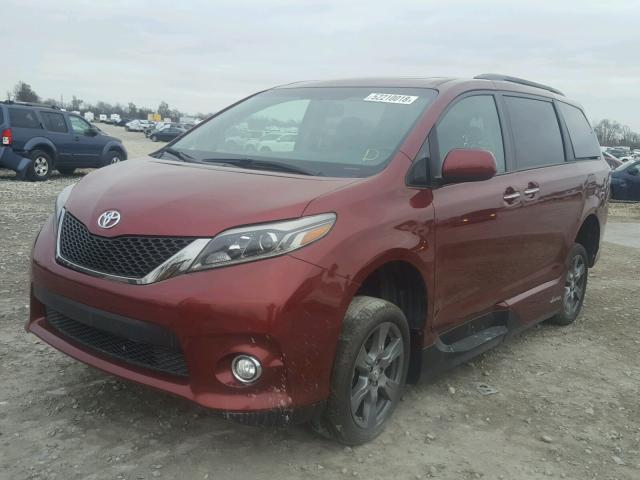 5TDXZ3DC6HS781464 - 2017 TOYOTA SIENNA SE RED photo 2