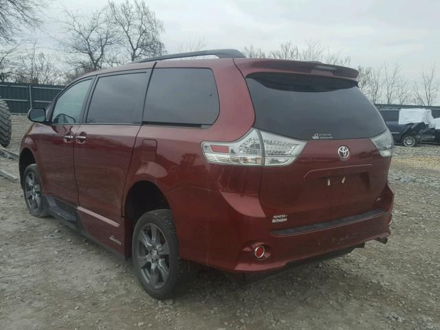 5TDXZ3DC6HS781464 - 2017 TOYOTA SIENNA SE RED photo 3