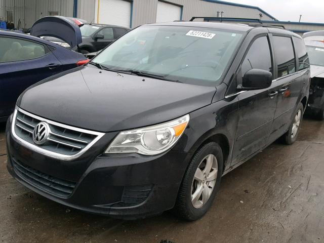 2V4RW3DG6BR803067 - 2011 VOLKSWAGEN ROUTAN SE BLACK photo 2