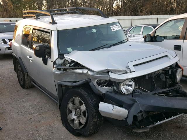 JTEZU11F670013930 - 2007 TOYOTA FJ CRUISER SILVER photo 1