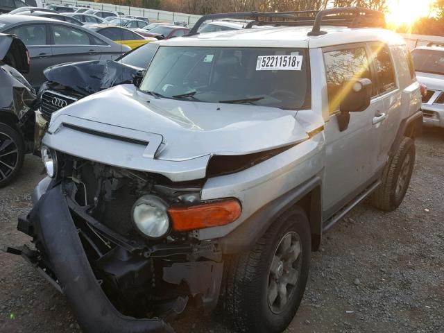 JTEZU11F670013930 - 2007 TOYOTA FJ CRUISER SILVER photo 2