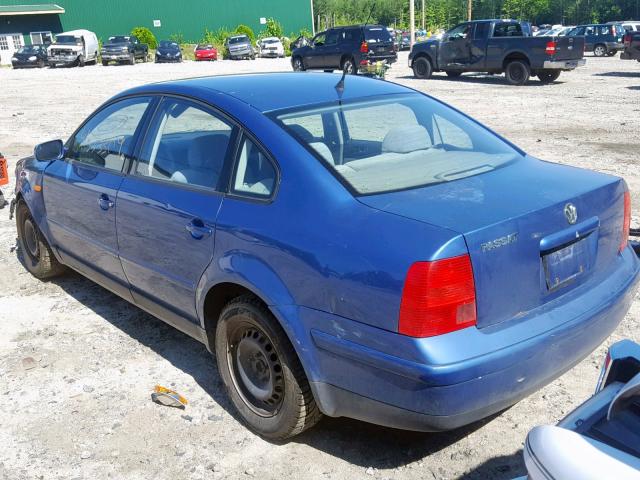 WVWMA63BXWE181635 - 1998 VOLKSWAGEN PASSAT GLS BLUE photo 3