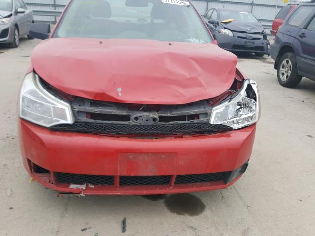 1FAHP32N18W252654 - 2008 FORD FOCUS S/SE RED photo 9