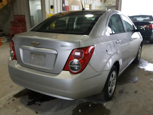 1G1JA5SHXE4235578 - 2014 CHEVROLET SONIC LS 银色 照片 4
