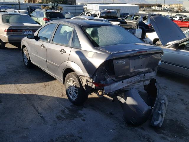 1FAFP34N27W121588 - 2007 FORD FOCUS ZX4 GRAY photo 3