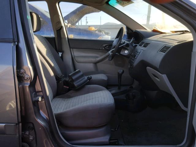 1FAFP34N27W121588 - 2007 FORD FOCUS ZX4 GRAY photo 5
