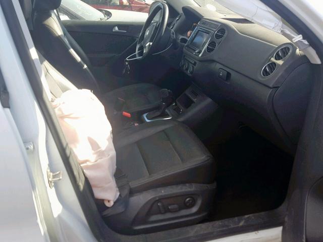 WVGUV7AXXHK016841 - 2017 VOLKSWAGEN TIGUAN SPO 白色 照片 5