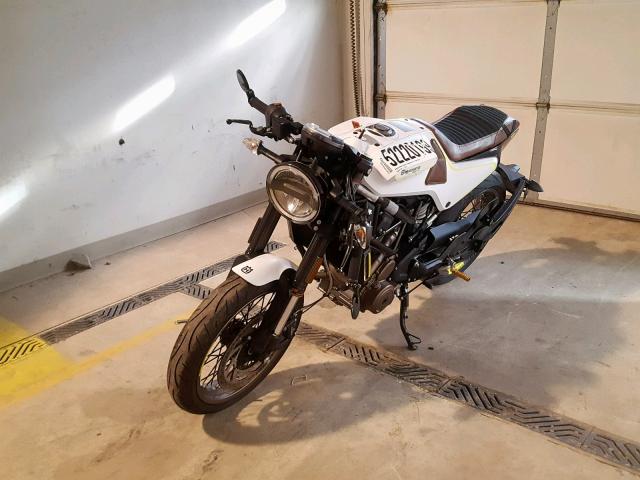 VBKUVJ401JM234742 - 2018 HUSQVARNA VITPILEN 4 WHITE photo 2