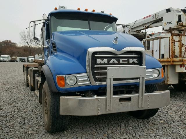 1M2AG11C24M009551 - 2004 MACK 700 CV700 BLUE photo 1