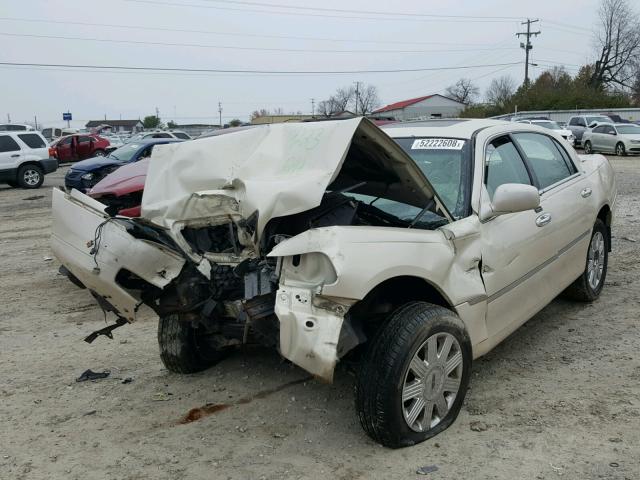 1LNHM83W83Y607223 - 2003 LINCOLN TOWN CAR C BEIGE photo 2