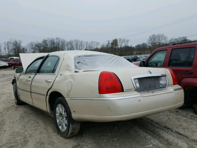 1LNHM83W83Y607223 - 2003 LINCOLN TOWN CAR C BEIGE photo 3