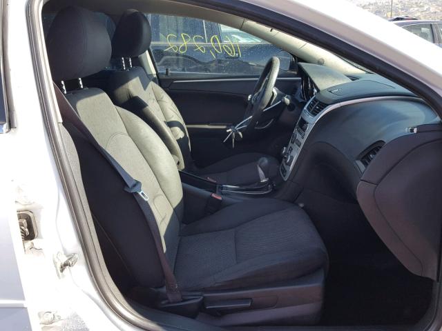 1G1ZC5E03AF242793 - 2010 CHEVROLET MALIBU 1LT WHITE photo 5