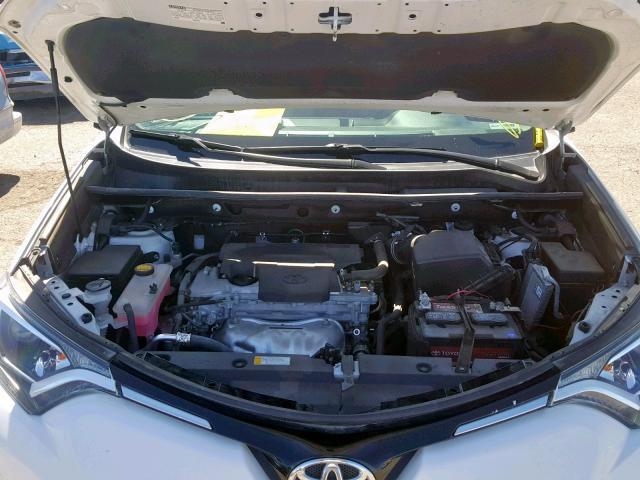 2T3RFREV2GW524187 - 2016 TOYOTA RAV4 XLE WHITE photo 7