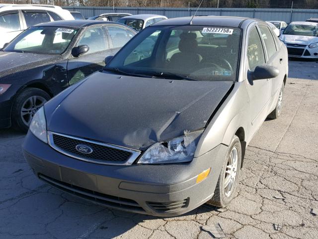 1FAFP34N07W293683 - 2007 FORD FOCUS ZX4 GRAY photo 2