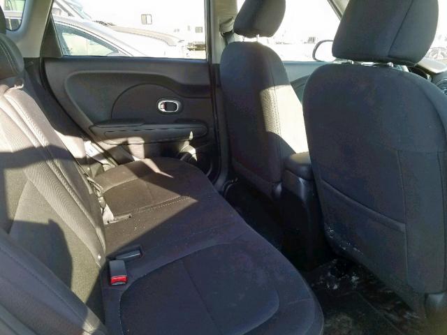 KNDJN2A24F7780635 - 2015 KIA SOUL SILVER photo 6