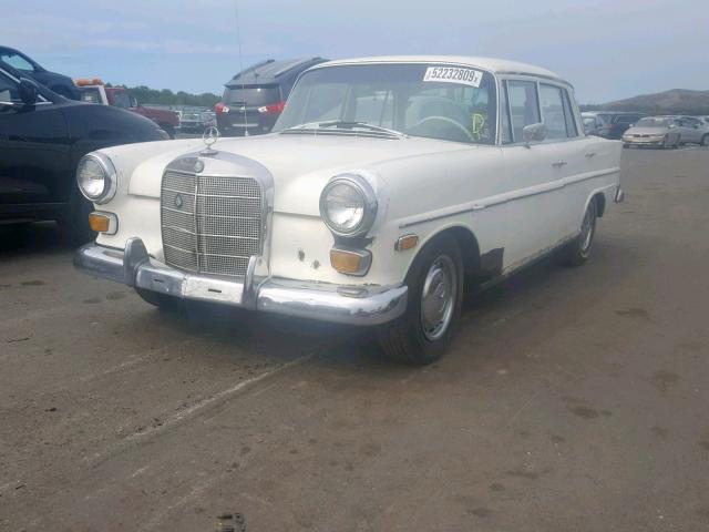 11011010256993 - 1966 MERCEDES-BENZ 200 WHITE photo 2