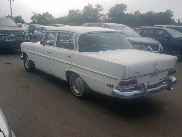 11011010256993 - 1966 MERCEDES-BENZ 200 WHITE photo 3