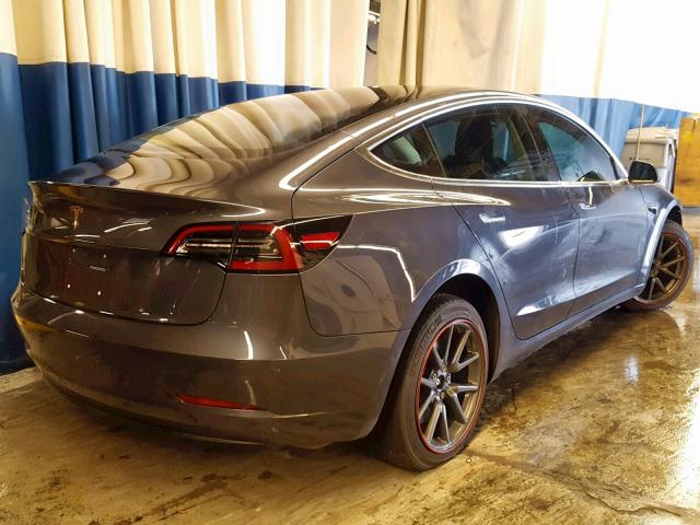 5YJ3E1EA9JF041381 - 2018 TESLA MODEL 3 ნაცრისფერი ფოტო 4