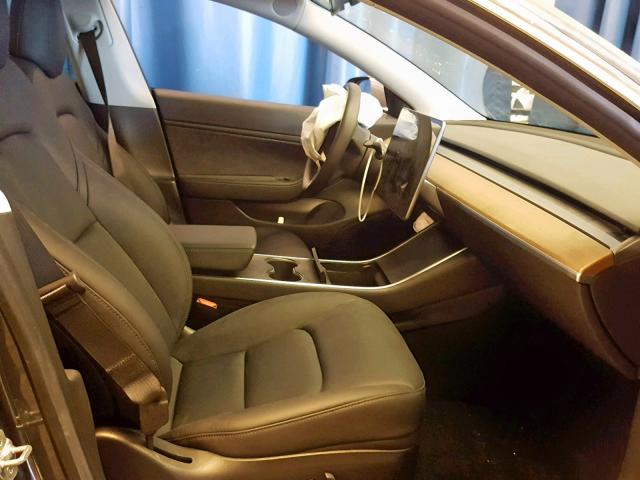 5YJ3E1EA9JF041381 - 2018 TESLA MODEL 3 ნაცრისფერი ფოტო 5