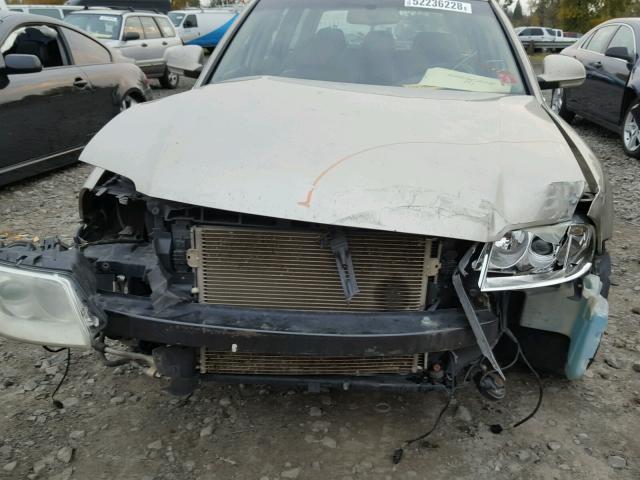 WVWYH63B14E290933 - 2004 VOLKSWAGEN PASSAT GLX 金色 照片 9