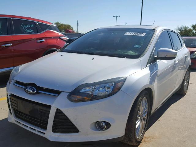 1FADP3N27EL321103 - 2014 FORD FOCUS TITA WHITE photo 2