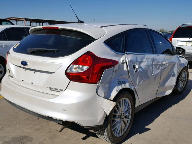 1FADP3N27EL321103 - 2014 FORD FOCUS TITA WHITE photo 4