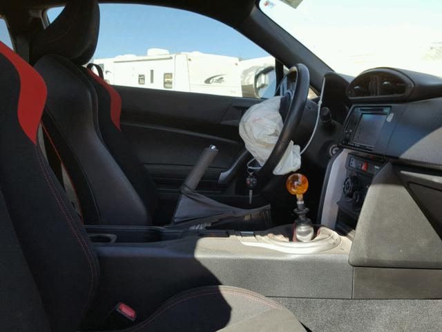 JF1ZNAA12D1714711 - 2013 TOYOTA SCION FR-S WHITE photo 5