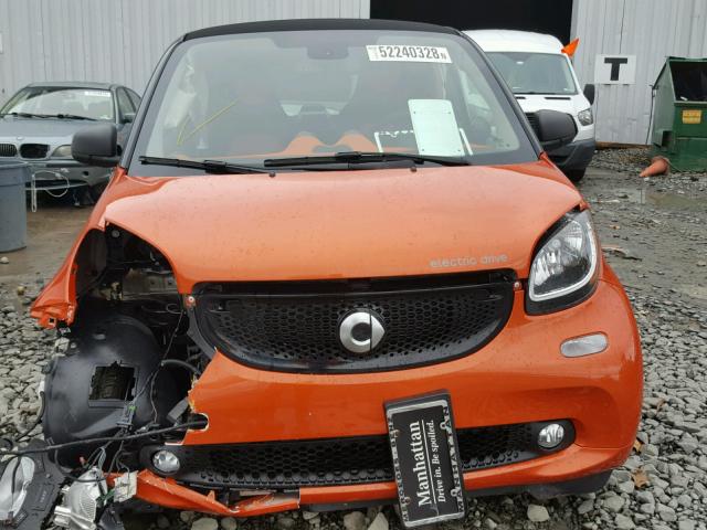 WMEFJ9BA9JK245985 - 2018 SMART FORTWO ELE ORANGE photo 9