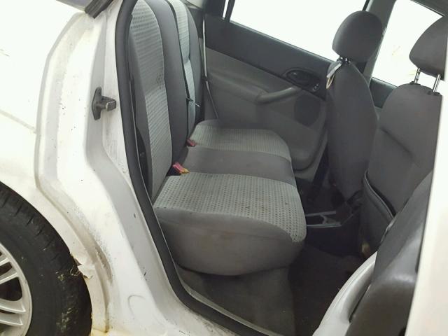 1FAFP34N86W112103 - 2006 FORD FOCUS ZX4 WHITE photo 6