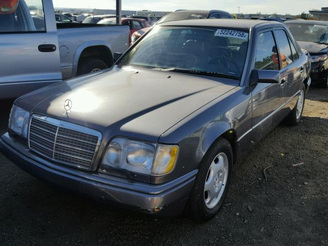 WDBEA34E8SC238933 - 1995 MERCEDES-BENZ E 420 BASE GRAY photo 2