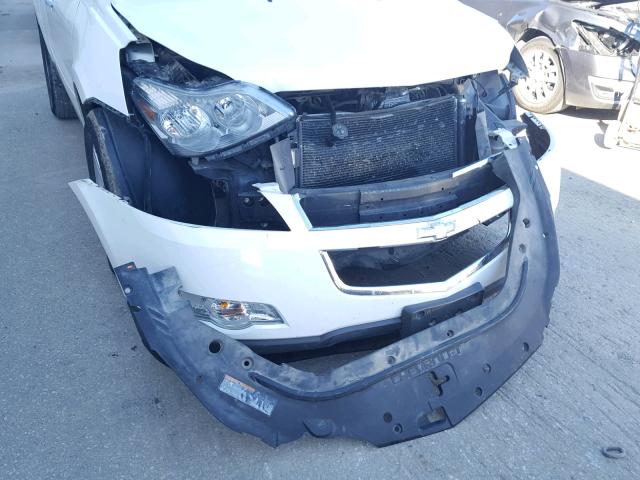 1GNKRJED2BJ323308 - 2011 CHEVROLET TRAVERSE L WHITE photo 9