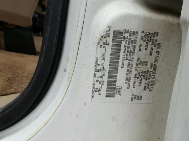 5LMFU28A1YLJ42836 - 2000 LINCOLN NAVIGATOR თეთრი ფოტო 10