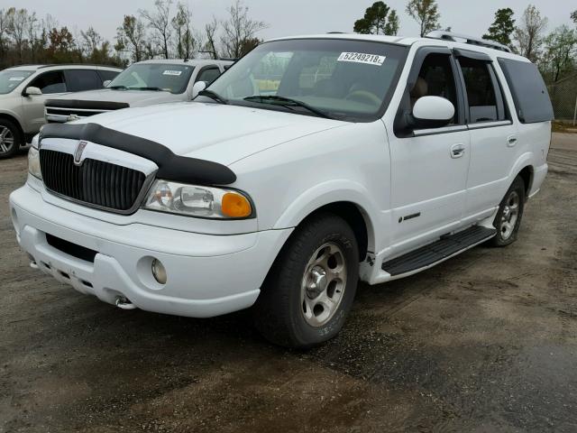 5LMFU28A1YLJ42836 - 2000 LINCOLN NAVIGATOR თეთრი ფოტო 2