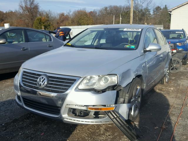 WVWAK93C68P076673 - 2008 VOLKSWAGEN PASSAT KOM SILVER photo 2