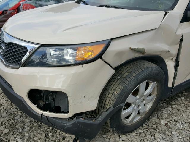 5XYKT3A10BG120001 - 2011 KIA SORENTO BA CREAM photo 9