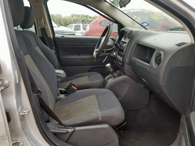 1J4NT4FB6AD558243 - 2010 JEEP COMPASS SP 银色 照片 5