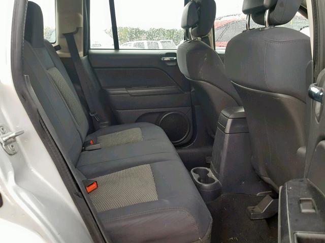 1J4NT4FB6AD558243 - 2010 JEEP COMPASS SP 银色 照片 6