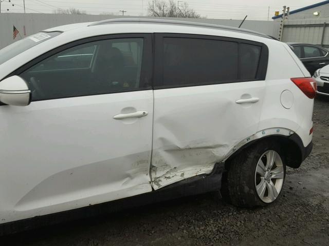 KNDPB3A21C7331577 - 2012 KIA SPORTAGE B WHITE photo 9