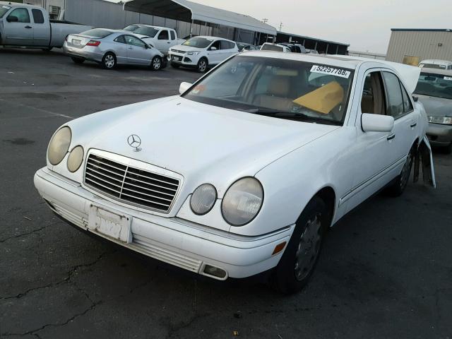 WDBJF65H1XA896672 - 1999 MERCEDES-BENZ E 320 WHITE photo 2