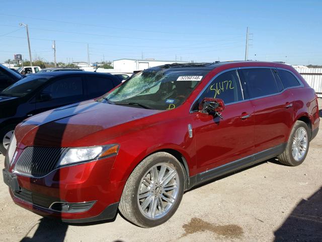 2LMHJ5AT5DBL58219 - 2013 LINCOLN MKT RED photo 2