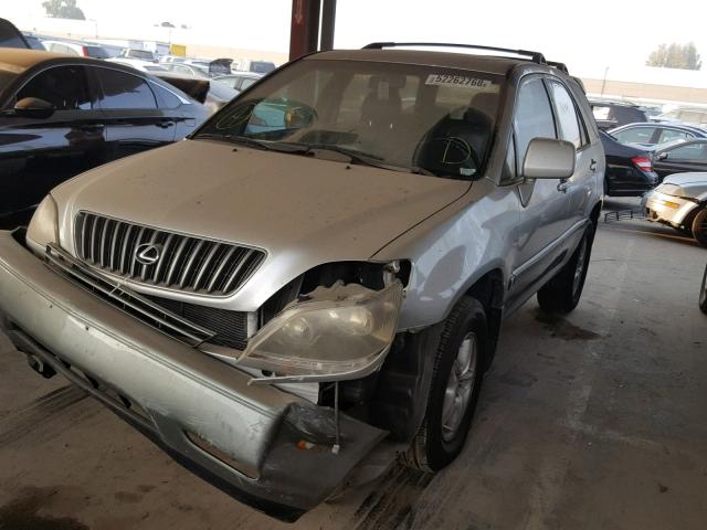 JT6GF10U0Y0066556 - 2000 LEXUS RX 300 SILVER photo 2