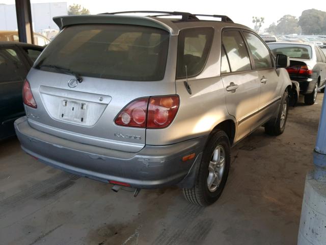 JT6GF10U0Y0066556 - 2000 LEXUS RX 300 SILVER photo 4