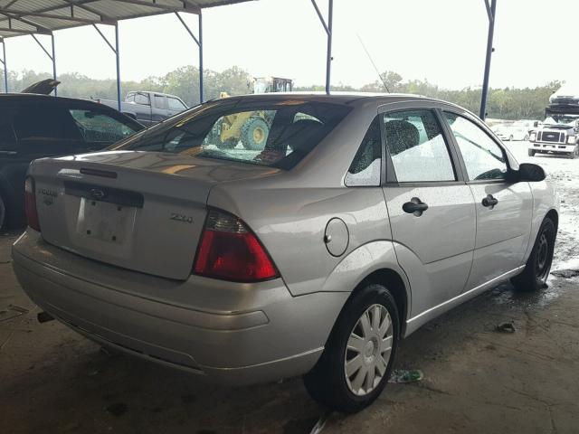 1FAFP34N26W183961 - 2006 FORD FOCUS ZX4 GRAY photo 4