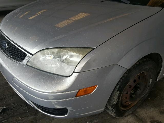 1FAFP34N26W183961 - 2006 FORD FOCUS ZX4 GRAY photo 9