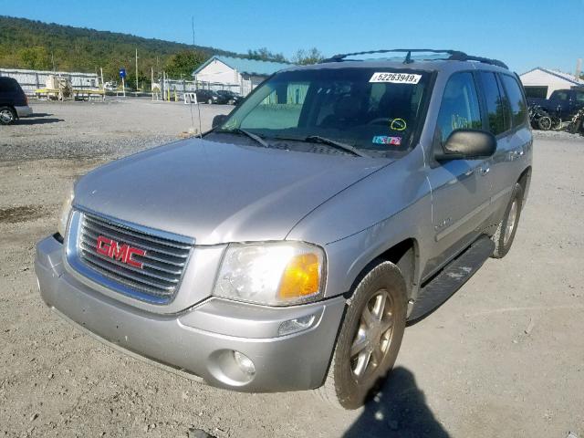 1GKDT13S562316586 - 2006 GMC ENVOY SILVER photo 2