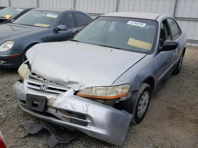 1HGCF86611A079553 - 2001 HONDA ACCORD VAL SILVER photo 2