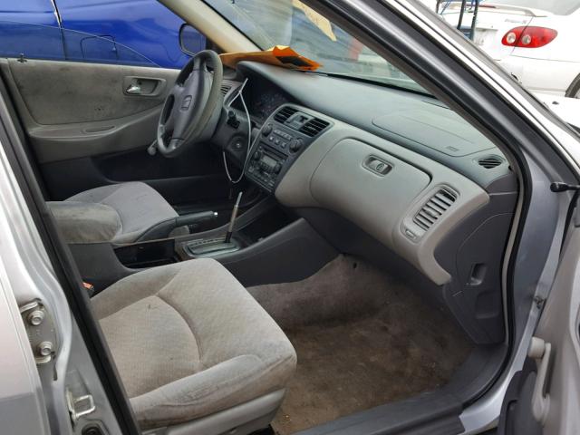 1HGCF86611A079553 - 2001 HONDA ACCORD VAL SILVER photo 5